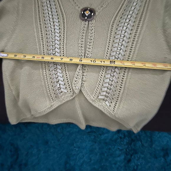 BEAUTIFUL CROP SWEATER - Picture 3 of 3